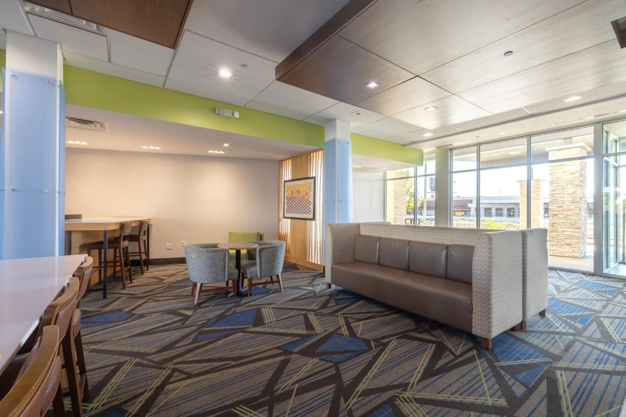 גארלנד Holiday Inn Express & Suites Dallas Ne Arboretum מראה חיצוני תמונה